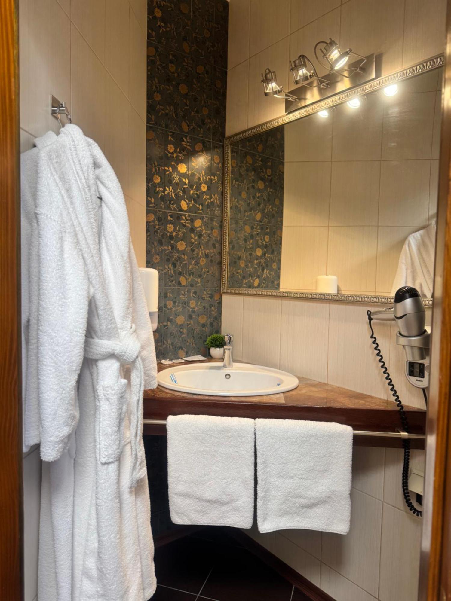 Hotel Veles Zolotonosha Exteriér fotografie